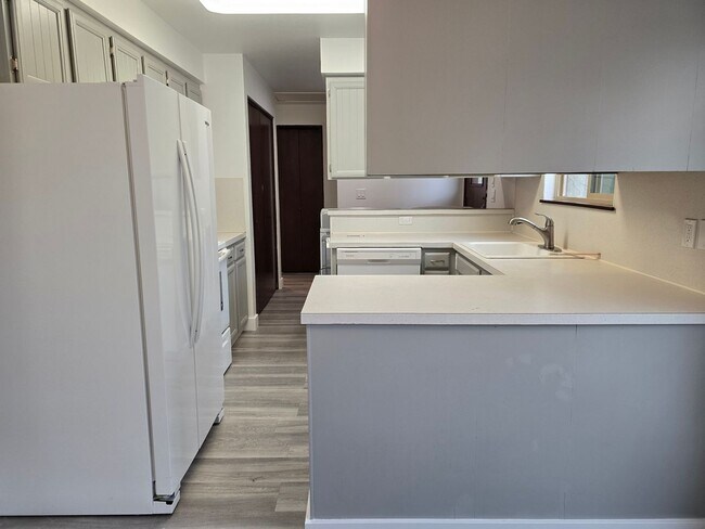 Building Photo - Tsoulouhas #1