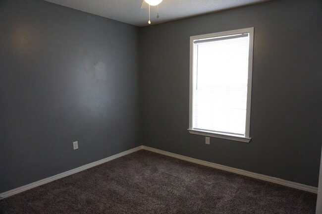 Building Photo - 331 Hudson Dr