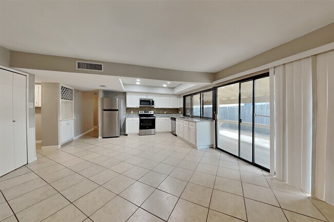 Building Photo - 5119 Cairnleigh Dr