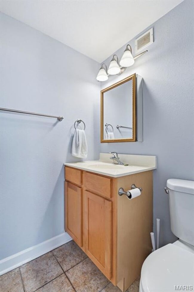 Building Photo - Partially Furnished West End Condo for Rent!