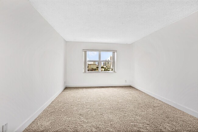 Building Photo - 401 Golden Isles Dr