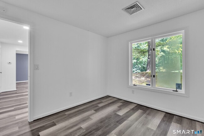 Building Photo - 15 Cardinal Dr