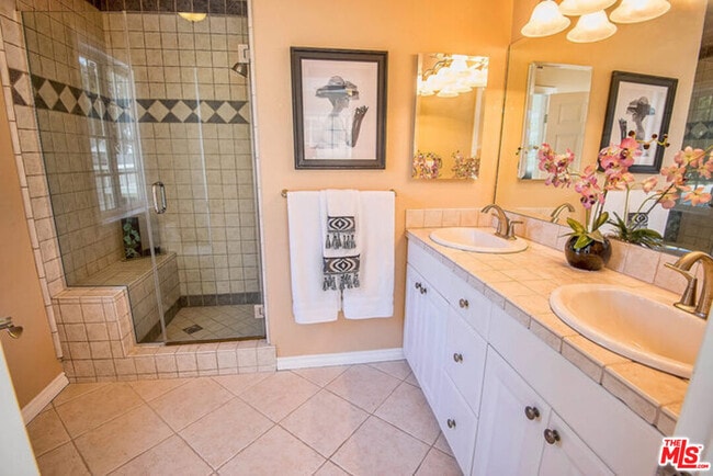 Building Photo - 7830 W 83rd St