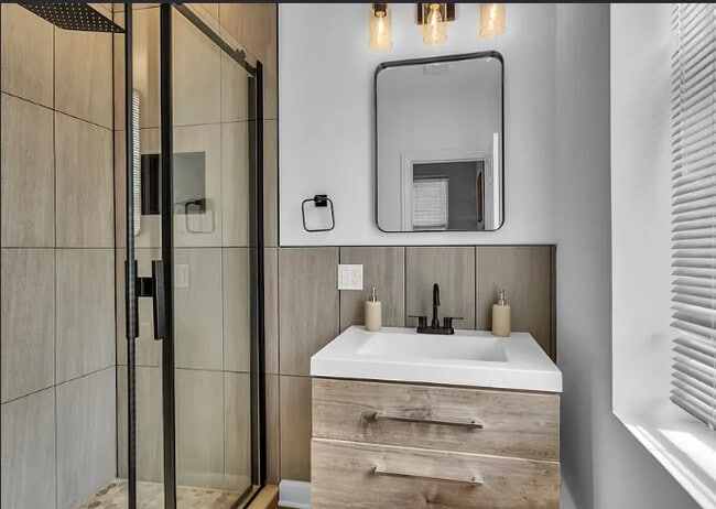 Building Photo - 448 N Aberdeen St