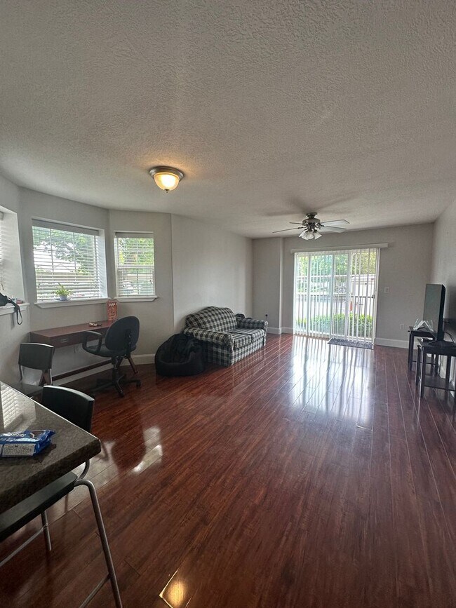 Building Photo - 2 Bed 2 bath bottom unit condo in Orem