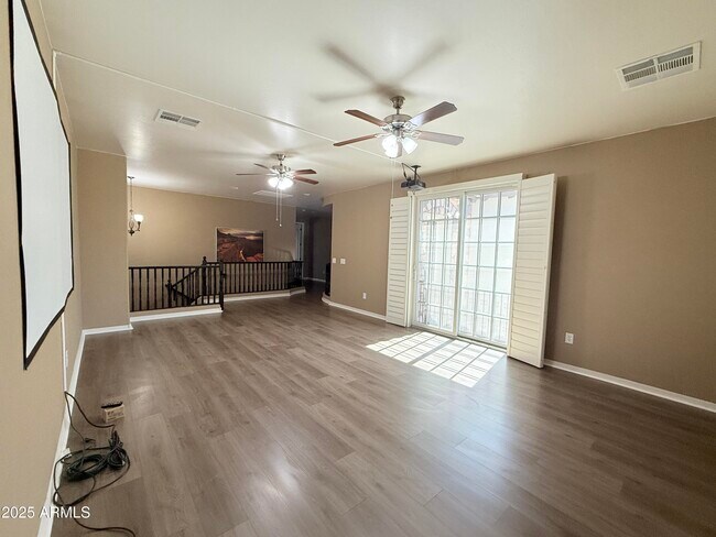 Building Photo - 931 E Canyon Way