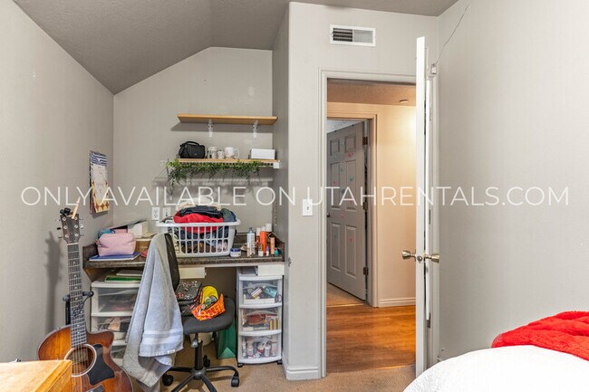 Building Photo - 843 E 620 N St