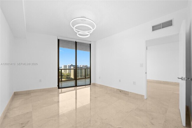 Building Photo - 16275 Collins Ave