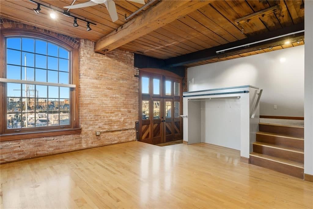 Building Photo - 555 S Water St