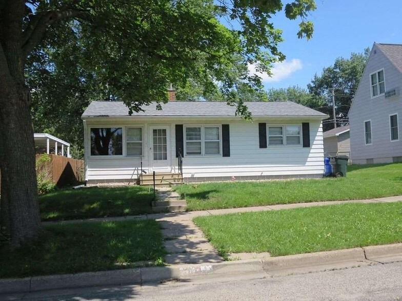 Primary Photo - 1171 Bourland Ave