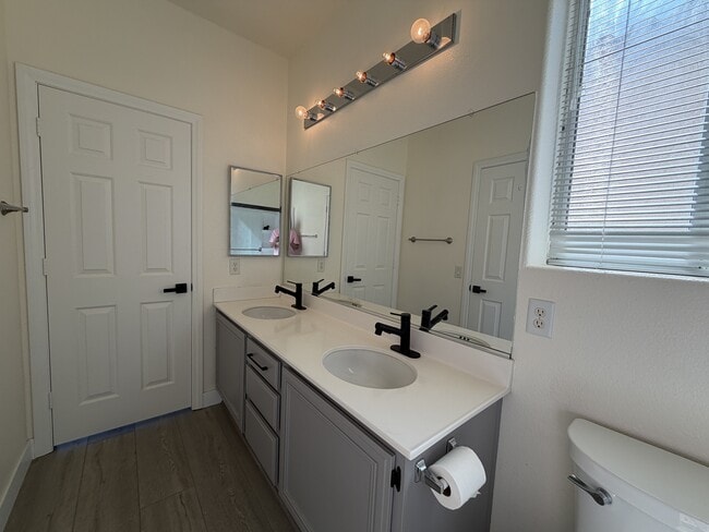 Building Photo - 10756 Turquoise Valley Dr