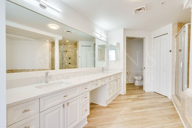 Building Photo - Breathtaking 3 Bedroom Daytona Beach Shore...