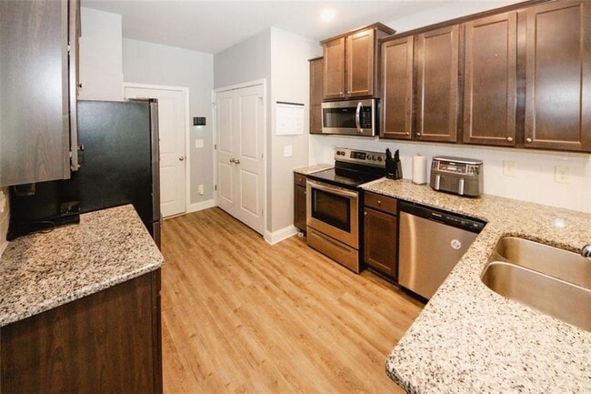 Building Photo - 10162 Benton Woods Dr