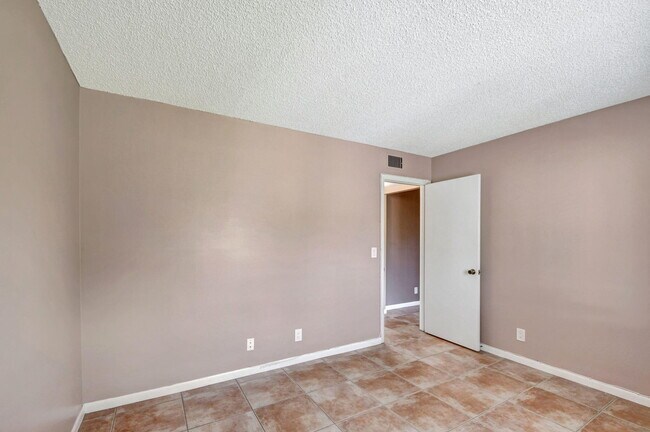 Building Photo - 3531 Tall Pine Way
