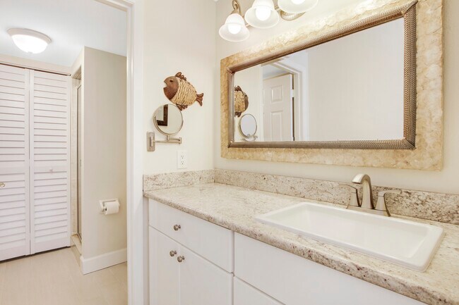 Building Photo - 7380 S Ocean Dr