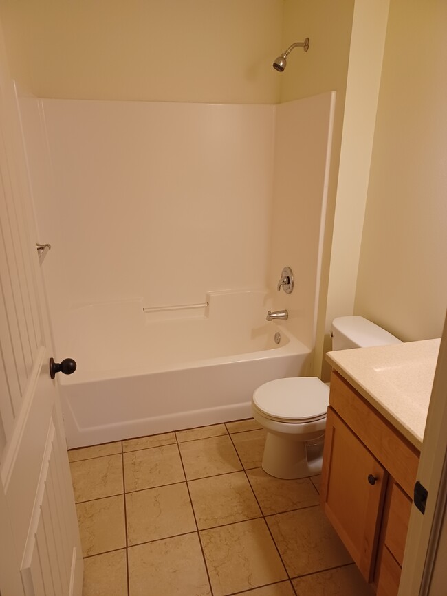 Full bath next to bedrooms - 2308 Peters Dr