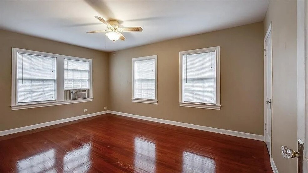 Building Photo - 1719 Fourcade St