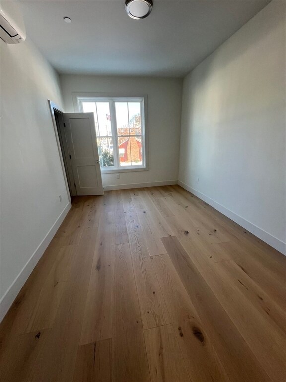 Building Photo - 105 Sea St