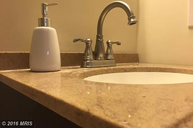 Building Photo - 3 Bedroom 2 Bath in Sparrows Point