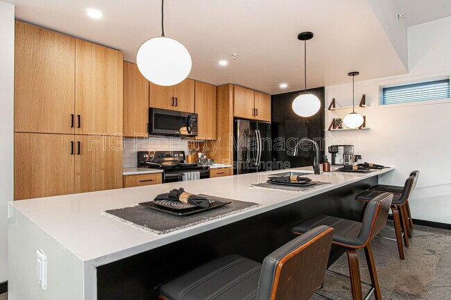 Building Photo - 3415 N Broadway