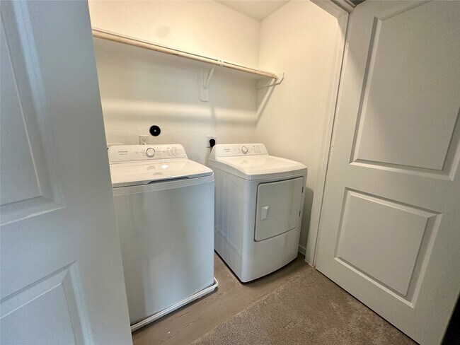 Building Photo - 13310 Rayhill Dr