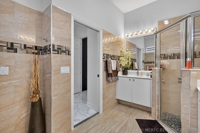Building Photo - 416 SW Horseshoe Bay