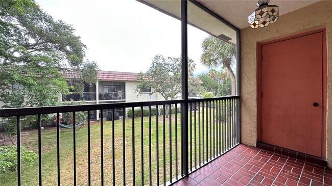 Building Photo - 413 Lakeview Dr