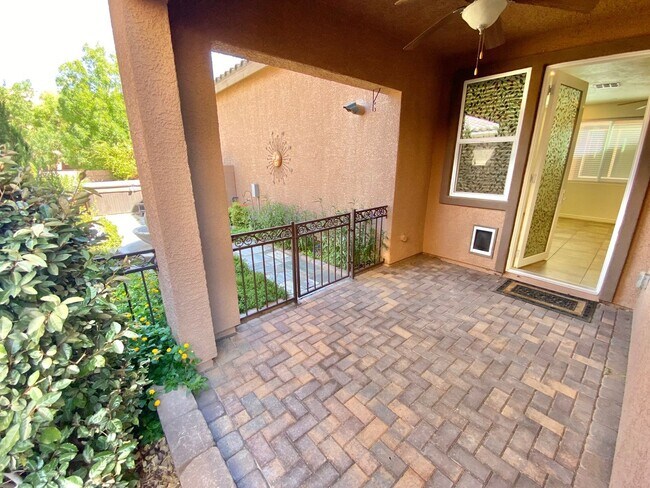 Building Photo - Inviting home with relaxing backyard spa in desirable Henderson location