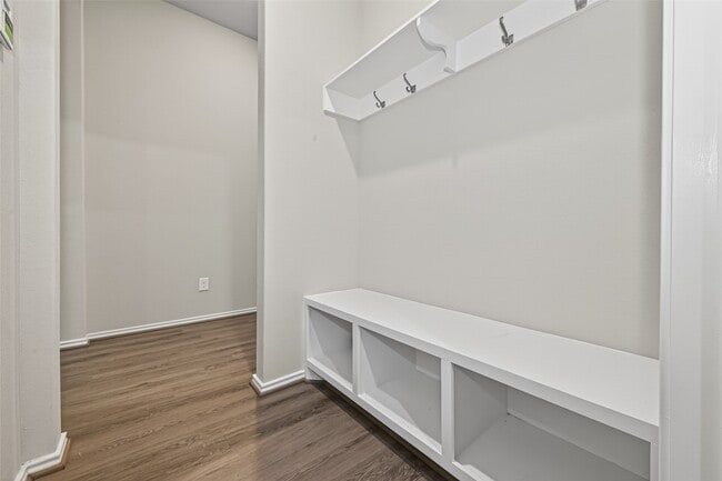 Building Photo - 8619 Gleaming Vlg Wy