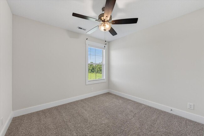 Building Photo - 393 Frontier Dr
