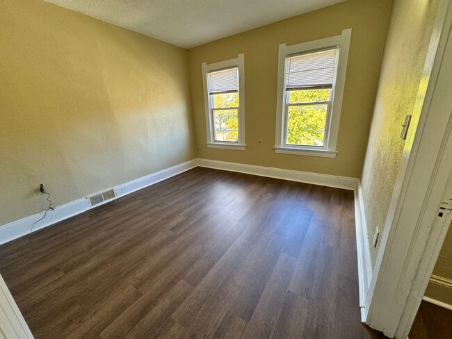 Building Photo - 4 Bedroom House