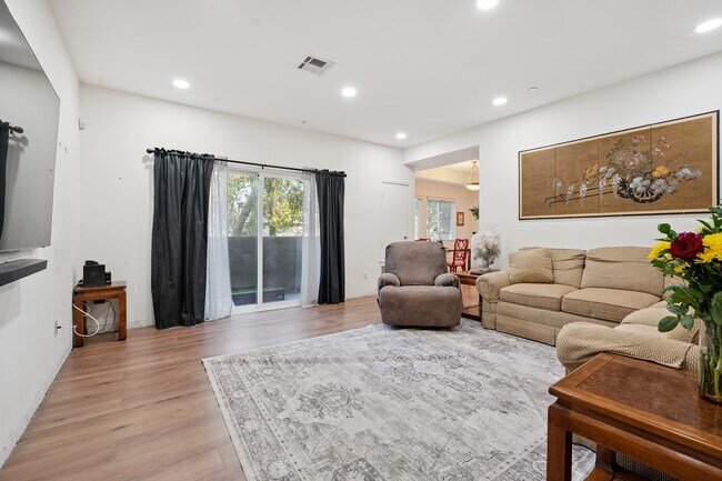 Building Photo - 9610 Zelzah Ave