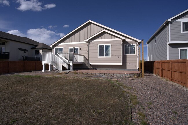 Building Photo - 5 Bed 3 Bath 3 Car Garage Rancher!!!