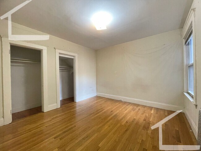 Building Photo - 9/1 Oversized Allston 4BR/2BA w/heat inc