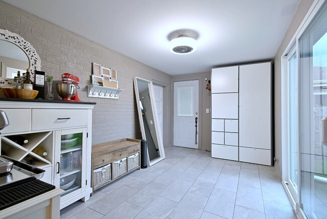 Building Photo - 2307 Edna Ave