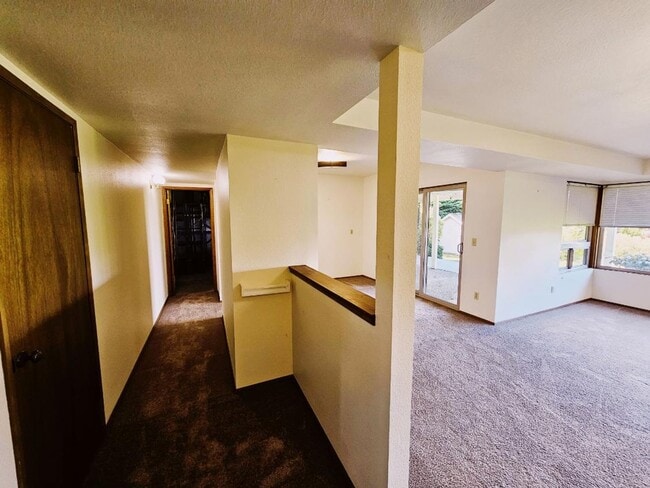 Building Photo - 4 Bed 2.5 Bath Kirkland - Lake WA Schools