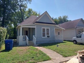 Building Photo - 1218 W 11th St
