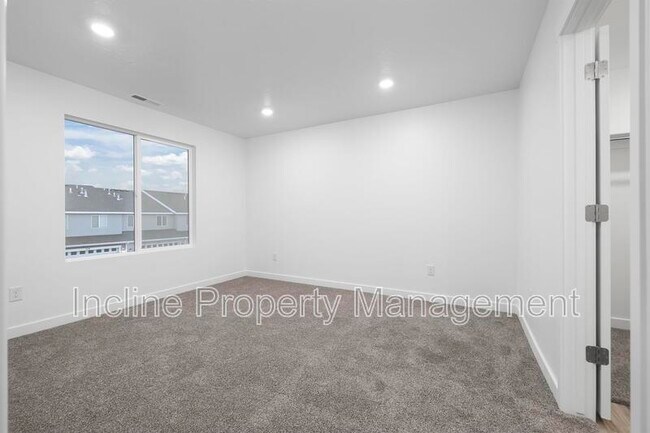 Building Photo - 282 Tack Ln