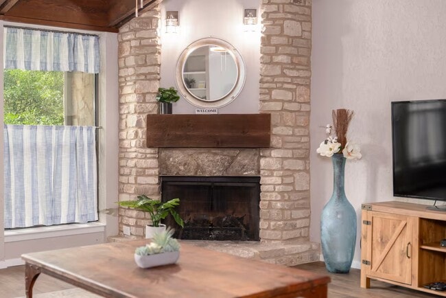 Building Photo - 222 T Bar M Dr