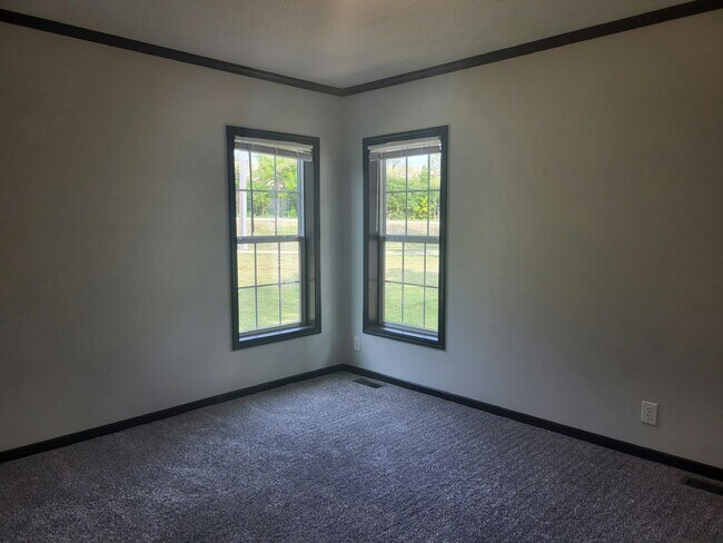 Building Photo - 212 Tollview Rd