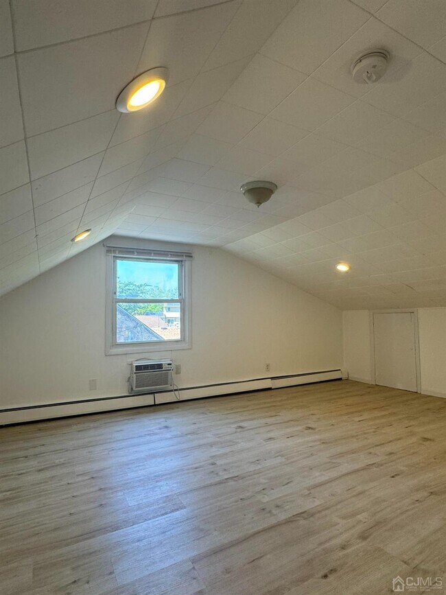 Building Photo - 14 Stiles Rd