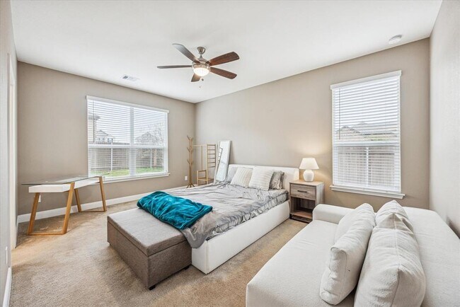 Building Photo - 6200 Albany Sleigh Dr