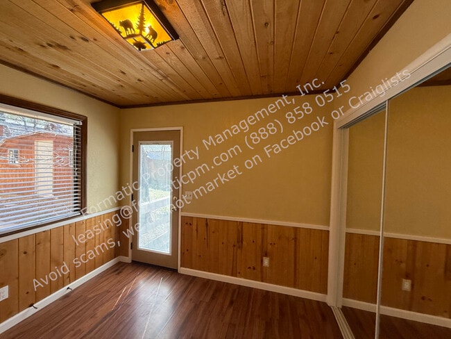 Building Photo - Cozy and Pet-Friendly Cabin in Sugarloaf