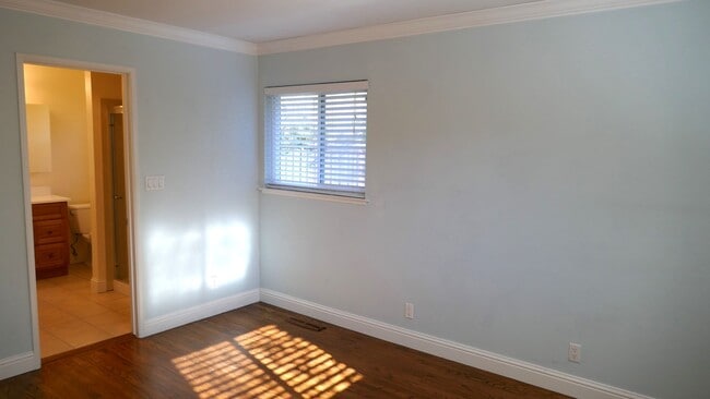 Building Photo - UPDATED THREE BED / TWO BATH MARINWOOD HOME IN THE MILLER CREEK SCHOOL DISTRICT