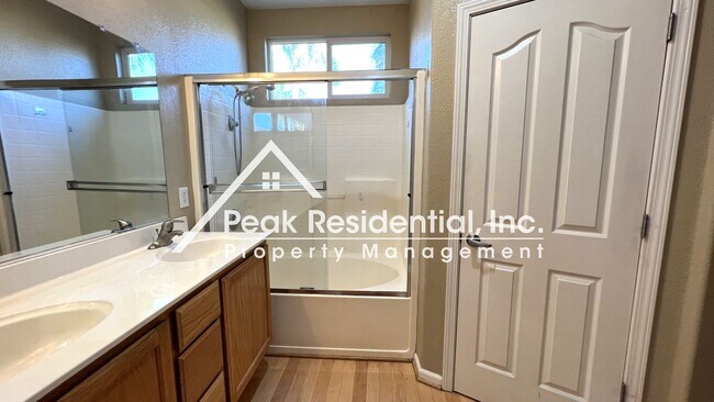 Building Photo - Wonderful Elk Grove 3bd/2ba Home with 2 Car Garage!