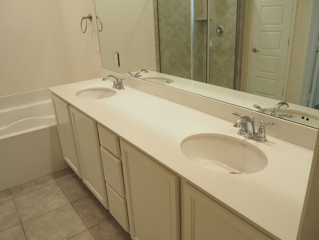 Building Photo - 4 Bed 3.5 Bath in Windhaven Crossing