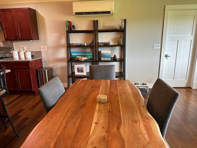 Building Photo - 4614 Haleilio Rd