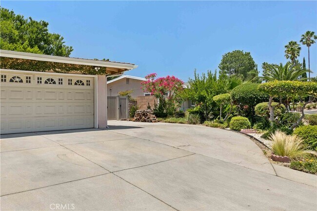 Building Photo - 16577 Knollwood Dr