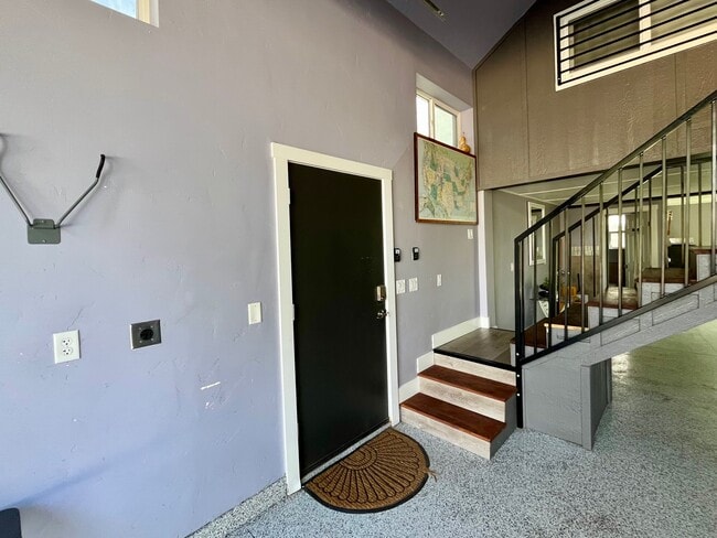 Building Photo - 2716 Syringa Ln