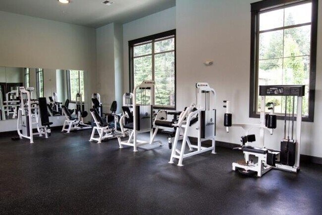 Building Photo - Amazing 1 bedroom with upscale interiors T...